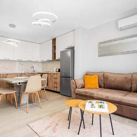 Stylish 2br W/ Free Parking Near Lokomotiv Stadium アパート プロヴディフ