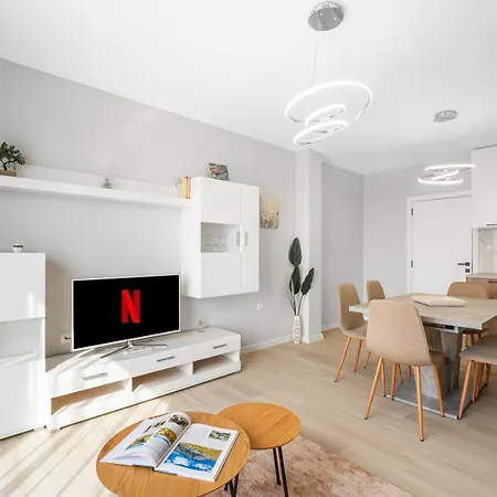 Stylish 2br W/ Free Parking Near Lokomotiv Stadium プロヴディフ