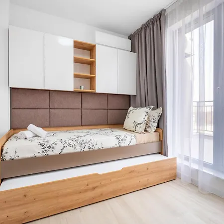 Stylish 2br W/ Free Parking Near Lokomotiv Stadium アパート